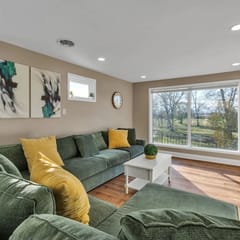 *Riverview*Walk to Falls*Newly Renovated*2nd floor