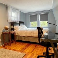 ♥3 bdrm Niagara Falls Home ♥ A/C♥ Hot Tub♥ Parking