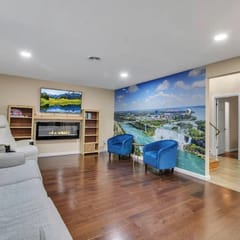 Private Sauna, Five King Beds, Parking