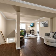 Spacious 3 bed/3 bath apartment near airport/UB
