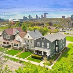 Gray Goose - Walk to Falls | Spacious 4BR Home
