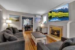 *Close to the Falls*Big Historic Home*A/C*Parking* - Image 3