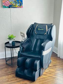 *New*Close to Falls*Beautiful*Spacious*Parking*A/C - Image 2