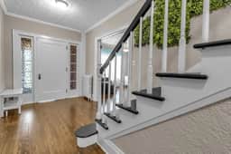 *New*Close to Falls*Beautiful*Spacious*Parking*A/C - Image 5