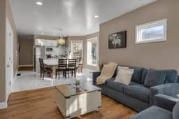 *Riverview*Walk to Falls*2BDRM*Renovated*1st floor - Image 2