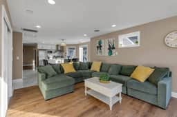 *Riverview*Walk to Falls*Newly Renovated*2nd floor - Image 3
