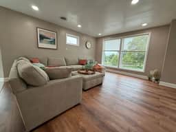 *Riverview*Walk to Falls*Newly Renovated*4 BDRMS* - Image 5
