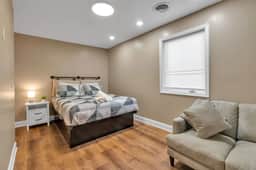 *Riverview*Walk to Falls*Newly Renovated*6 BDRMS* - Image 3