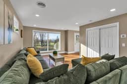 *Riverview*Walk to Falls*Newly Renovated*6 BDRMS* - Image 5