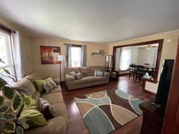 ♥3 bdrm Niagara Falls Home ♥ A/C♥ Hot Tub♥ Parking - Image 2