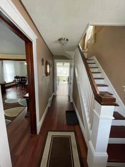 ♥3 bdrm Niagara Falls Home ♥ A/C♥ Hot Tub♥ Parking - Image 4