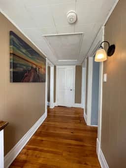 ♥3 bdrm Niagara Falls Home ♥ A/C♥ Hot Tub♥ Parking - Image 5