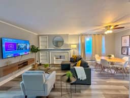 3500sf, Arcade, 6bdrm, 2 kitchen, 3baths, Parking - Image 5