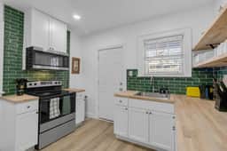 Beautiful 4BR Retreat Minutes from Niagara Falls - Image 5