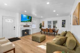 Beautiful 4BR Retreat Minutes from Niagara Falls - Image 2