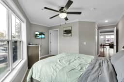 Modern 3 Bedroom, 3 Bath First-Floor Stay - Image 5