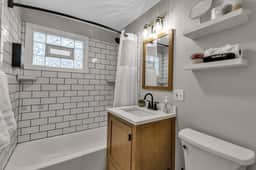 New*Clean*3BDRM*Centrally Located*Free Parking*A/C - Image 5