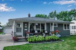 New*Clean*3BDRM*Centrally Located*Free Parking*A/C - Image 3