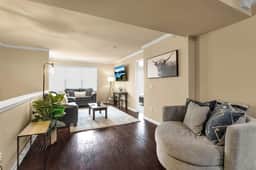 Spacious 3 bed/3 bath apartment near airport/UB - Image 2