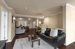 Spacious 3 bed/3 bath apartment near airport/UB - Image 5
