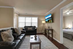Spacious 3 bed/3 bath apartment near airport/UB - Image 4