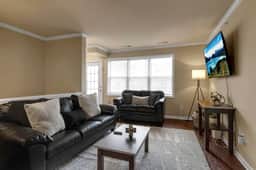 Spacious 3 bed/3 bath apartment near airport/UB - Image 3