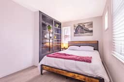 Spacious 4BR 2 Bath Apartment near Niagara Falls - Image 2