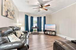 Beautifully Remodeled 4BR Home Near Niagara Falls! - Image 2