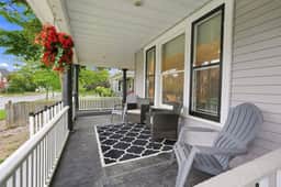 Beautifully Remodeled 3BR Home Near Niagara Falls! - Image 4