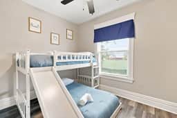 Beautifully Remodeled 5BR Home Near Niagara Falls! - Image 5
