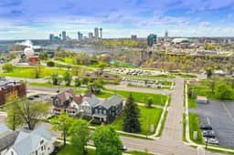 Grand View | Walk to Falls, Casino & Attractions - Image 2