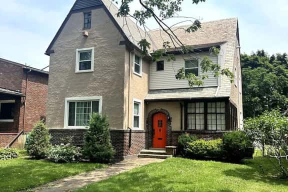 *Big Historic Home*A/C*Parking* - Image 1