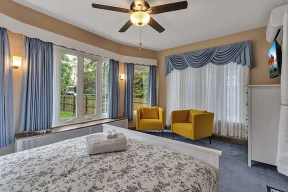 *Close to the Falls*Big Historic Home*A/C*Parking* - Image 1