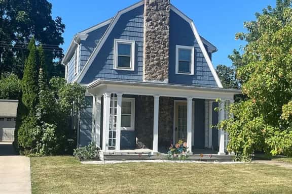 Beautiful 4BR Retreat Minutes from Niagara Falls - Image 1