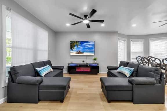 Walk to Falls l Huge l 6 BDRM l 3.5 Bath l Remodel - Image 1