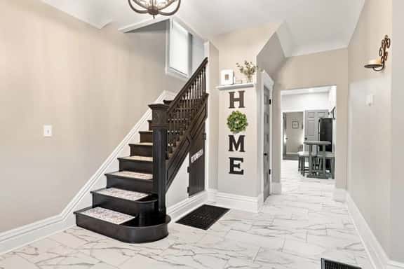 Beautifully Remodeled 5BR Home Near Niagara Falls! - Image 1