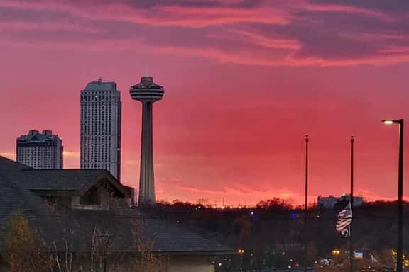 Grand View | Walk to Falls, Casino & Attractions - Image 1