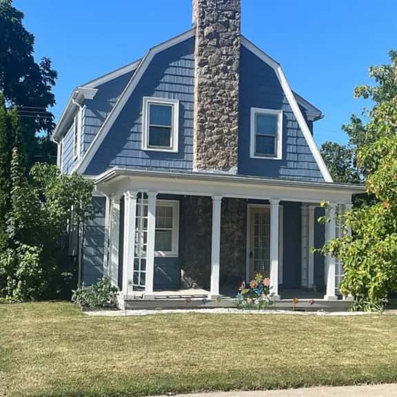 Beautiful 4BR Retreat Minutes from Niagara Falls - Image 1