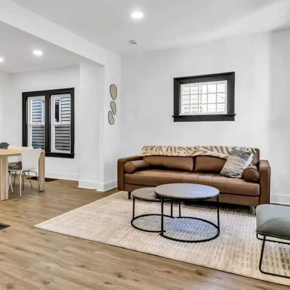 Stylish 4BR Home | Mins to Falls & All Attractions - Image 1