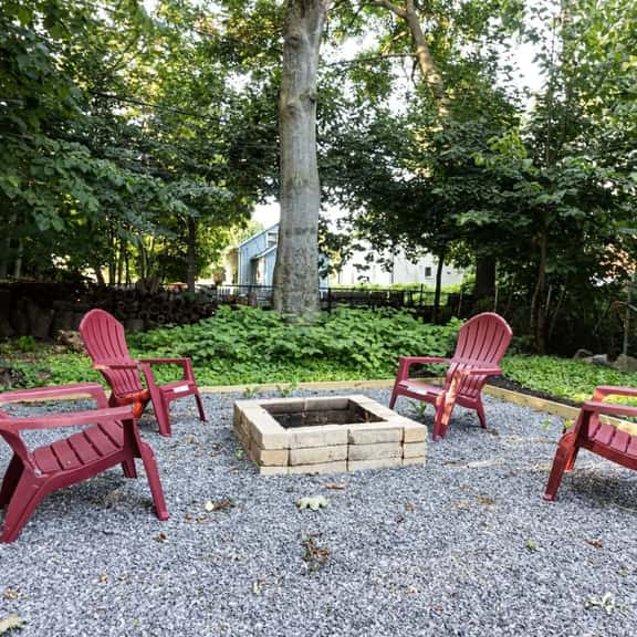 Updated 4BR Near Niagara Falls | Smart Value Stay - Image 1