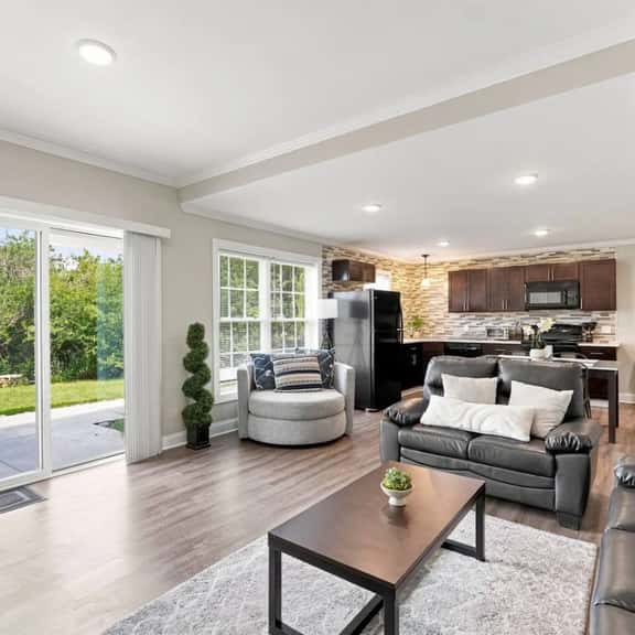 Spacious Modern 4BR/4BA First-Floor Accessible - Image 1