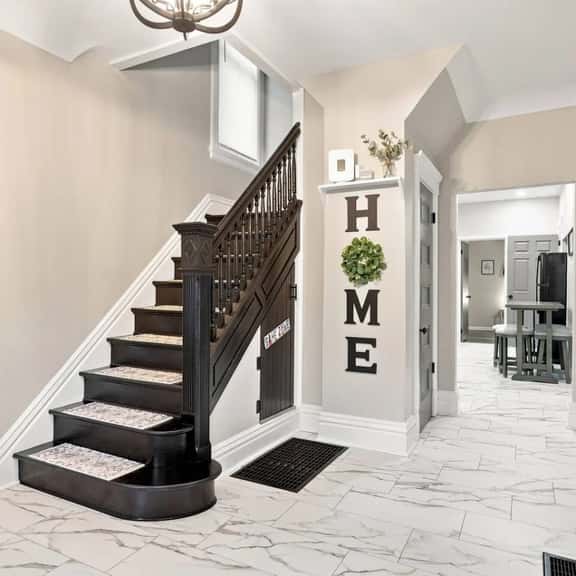 Beautifully Remodeled 5BR Home Near Niagara Falls! - Image 1
