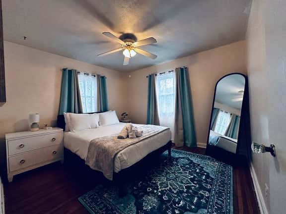 *Central location*Clean*Parking*2BDRM*A/C - Image 4