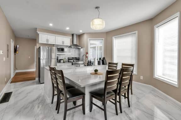 *Riverview*Walk to Falls*Newly Renovated*1st floor - Image 2