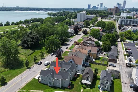 *Riverview*Walk to Falls*Newly Renovated*4 BDRMS* - Image 2