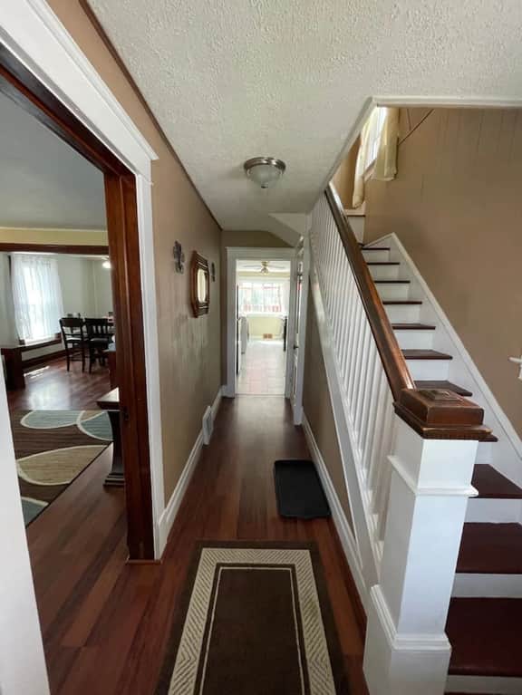 ♥3 bdrm Niagara Falls Home ♥ A/C♥ Hot Tub♥ Parking - Image 4