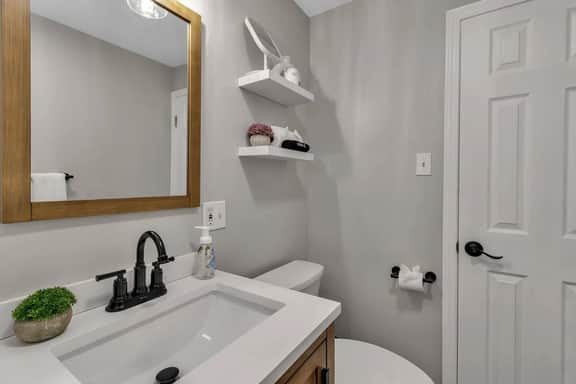 New*Clean*3BDRM*Centrally Located*Free Parking*A/C - Image 4