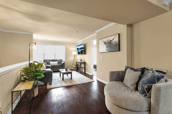Spacious 3 bed/3 bath apartment near airport/UB - Image 2