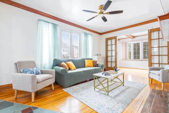 Spacious 4BR Near Niagara Falls | Great Location - Image 4