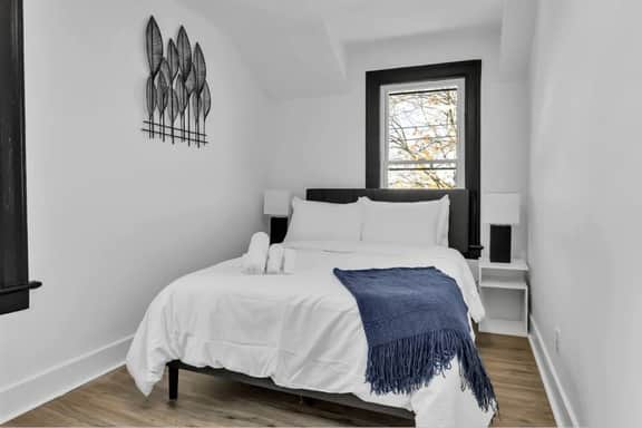 Stylish 4BR Home | Mins to Falls & All Attractions - Image 5